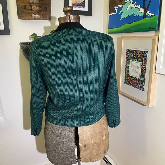 Vintage Teal Herringbone Cropped Blazer with Black Velvet Collar - Picture 4 of 10